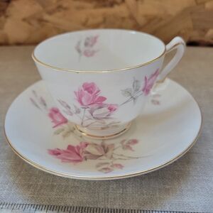Floral Pink and White Tea Cup and Saucer Set(T3)